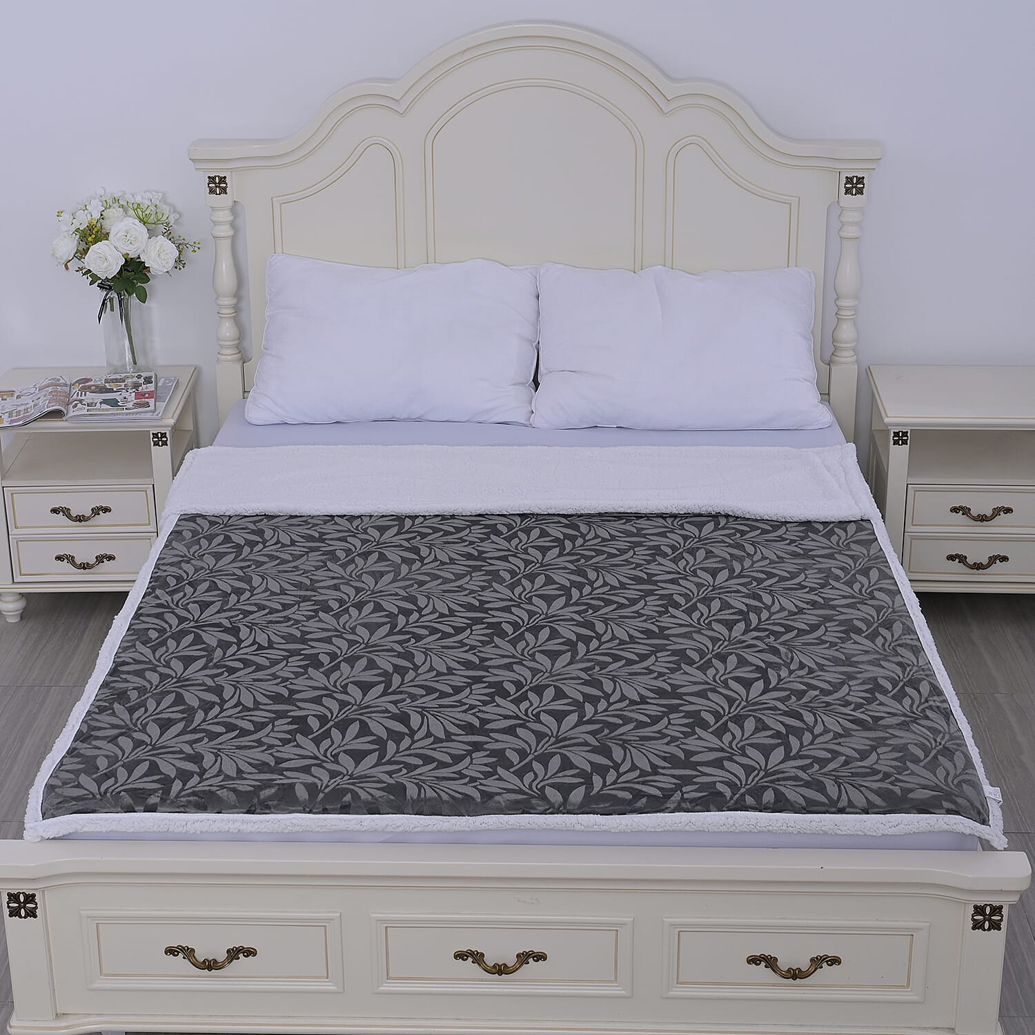 HOMESMART Gray Embossed Short Plush with White Sherpa Double Layer Blanket (59"x79")