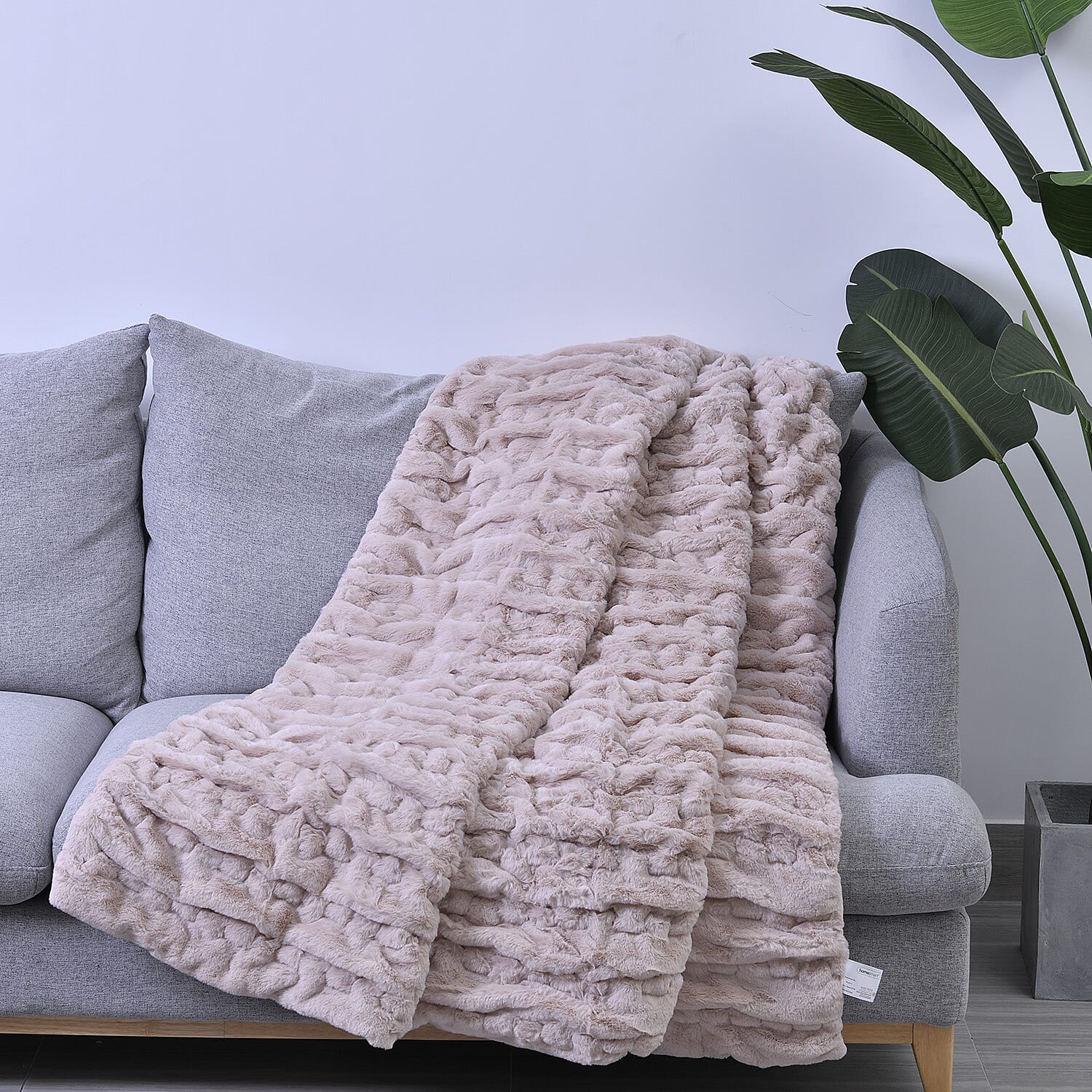 HOMESMART Off White Faux Rabbit Fur Throw (60"x80")
