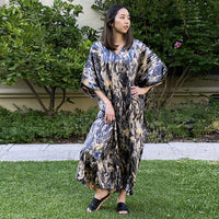 Winlar Black Lily Print V-Neck Long Satin Kaftan (One Size Fits Most)