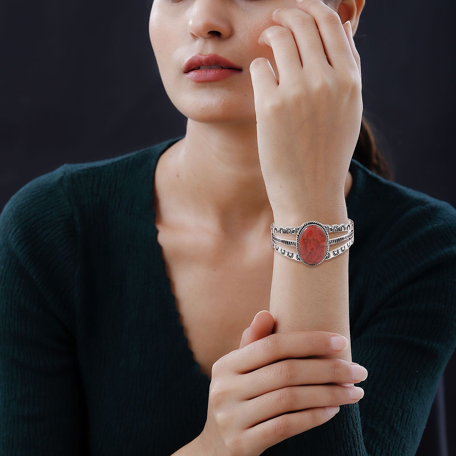SANTA FE Style Plum Coral Bangle Bracelet in Sterling Silver (6.50 in) 17.5 Grams 6.50 ctw