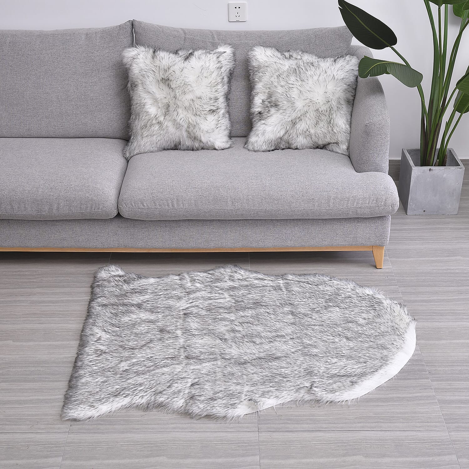 HOMESMART Gray Small Skin Shape Stitched Backing Faux Fur Glitter Carpet (35"x47") with Foam Inside and 2pcs Cushion Cover (18"x18")