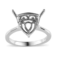 950 Platinum Solitaire Ring (Size 7.0) 5.50 Grams