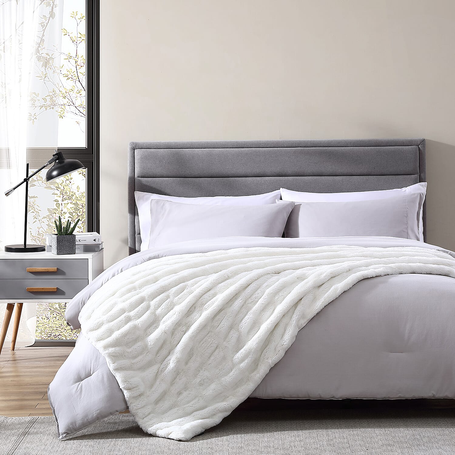 The Nesting Company Juniper Faux Fur 50"x70" Throw - White