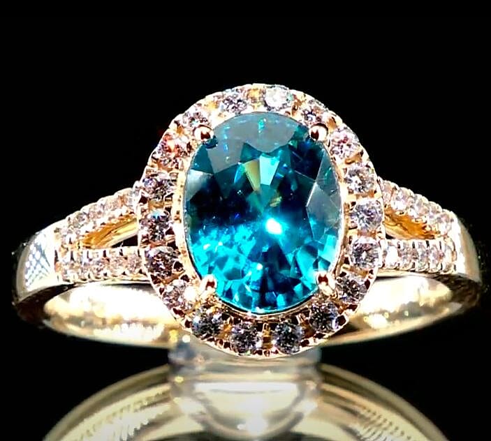 Iliana 18K Yellow Gold  AAAA   Blue Zircon ,  White Diamond  SI Ring 3.35 ctw ,  Gold Wt. 5.11 g