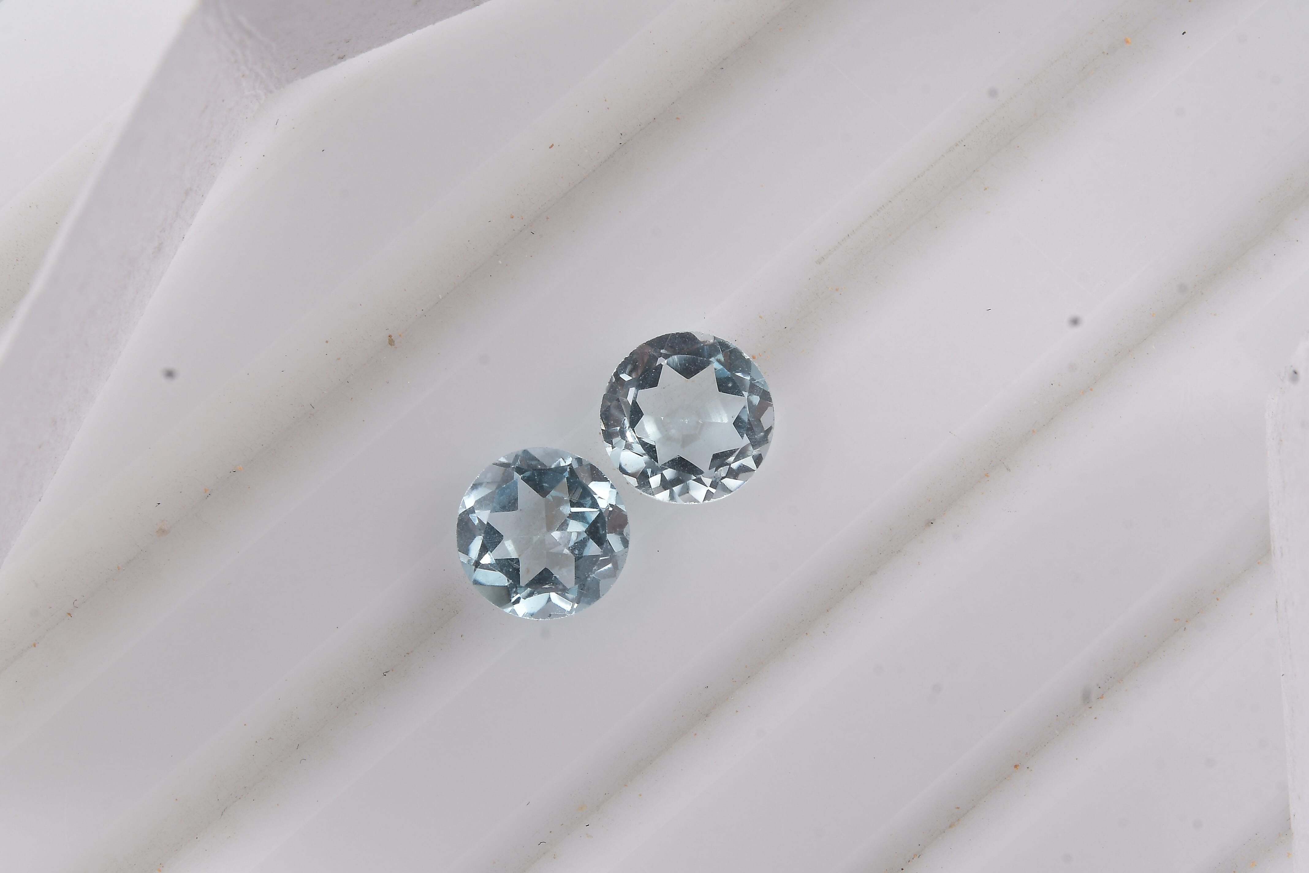Skyblue Topaz Set of 2 (Rnd 6 mm) 1.09 ctw Loose Gemstone