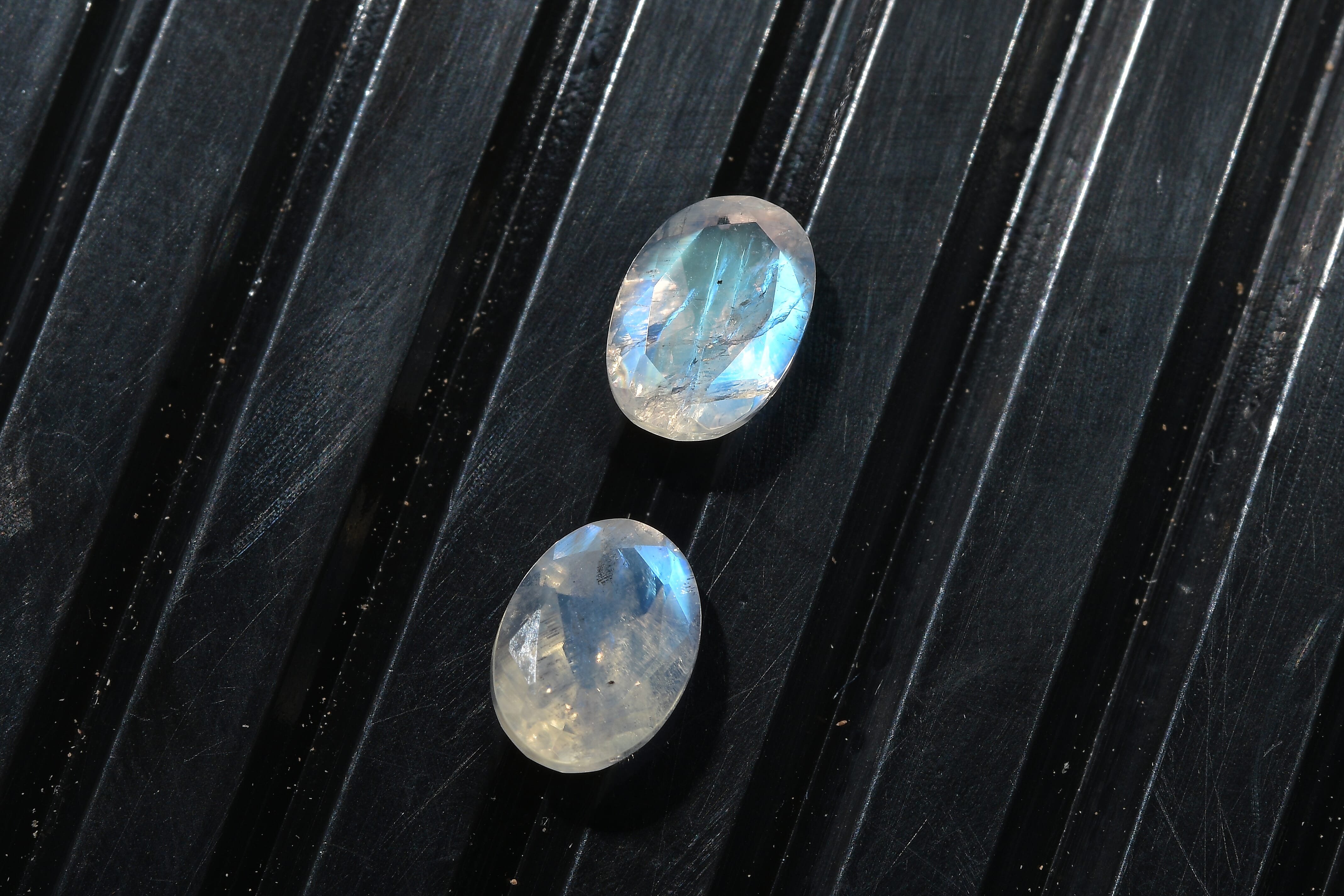 AA Rainbow Moonstone (Oval 7x5 mm) 1.31 ctw Loose Gemstone