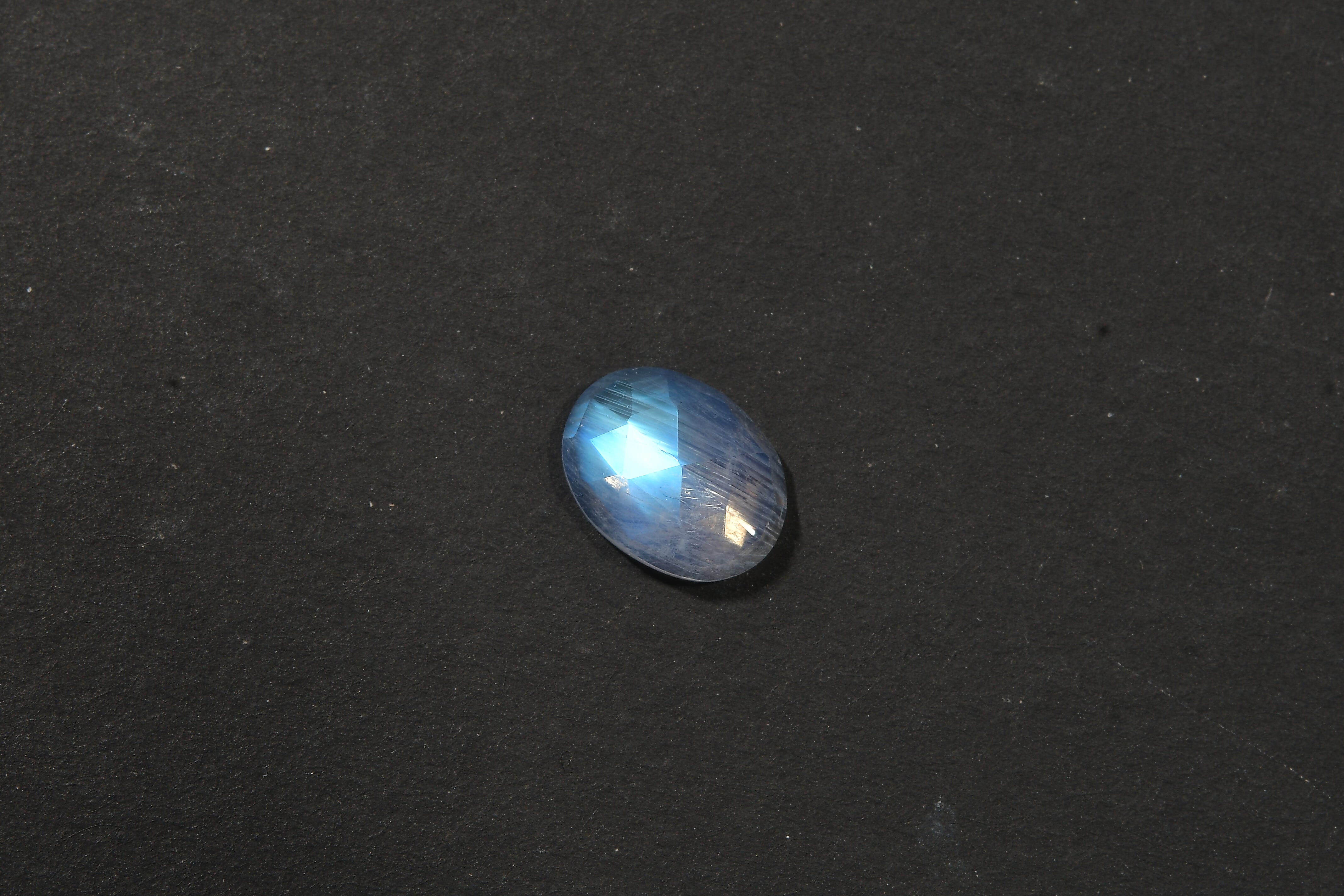 Rainbow Moonstone (Oval 8x6 mm) 1.13 ctw Loose Gemstone