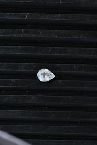 Rainbow Moonstone (Pear 8x5 mm) 0.86 ctw Loose Gemstone
