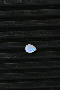 Rainbow Moonstone (Pear 8x6 mm) 1.00 ctw Loose Gemstone