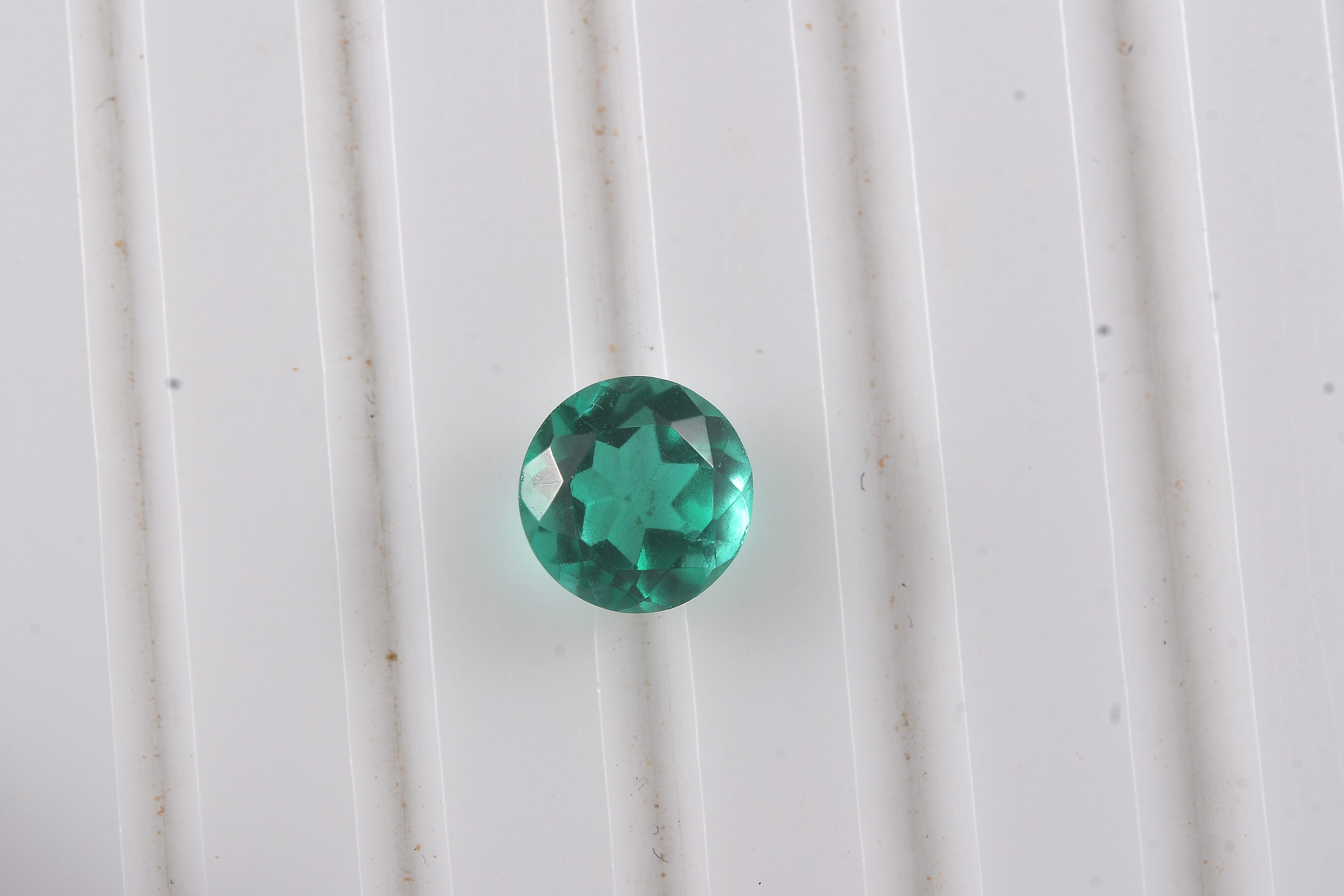 Emeraldine Triplet Quartz (Rnd 7 mm) 1.45 ctw Loose Gemstone