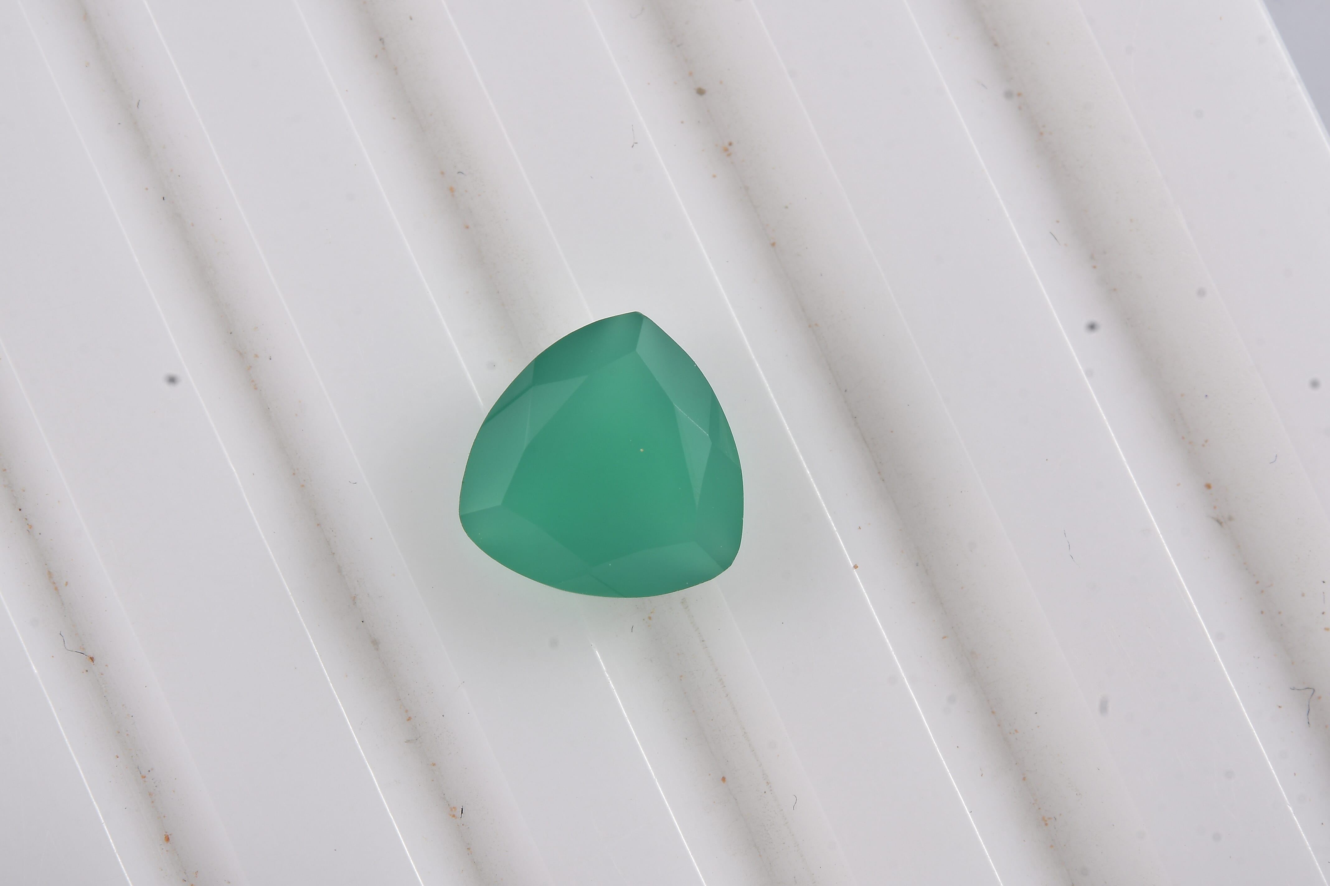 Green Onyx (Trl 9 mm) 1.96 ctw Loose Gemstone