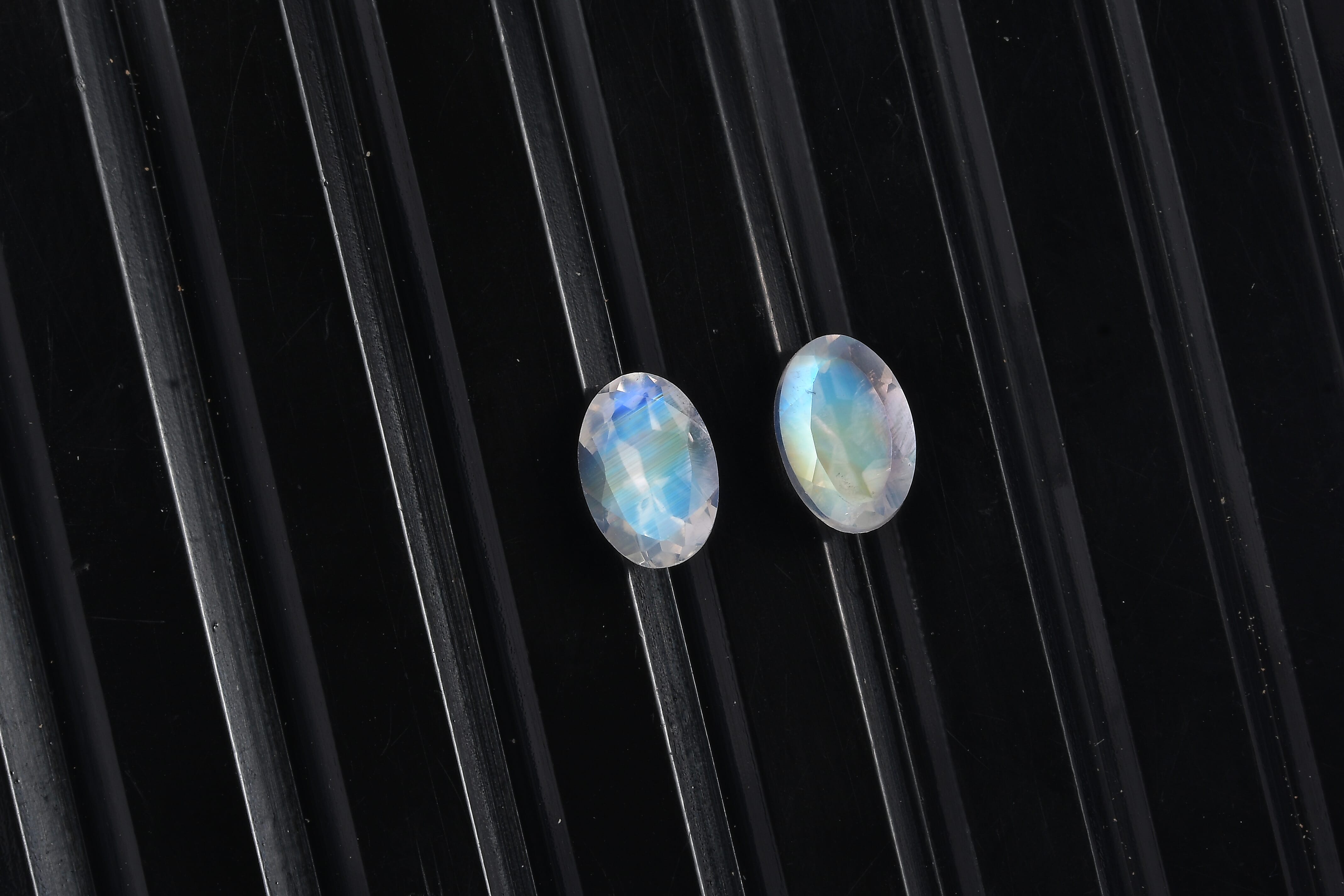 Rainbow Moonstone (Oval 6x4 mm) 0.77 ctw Loose Gemstone