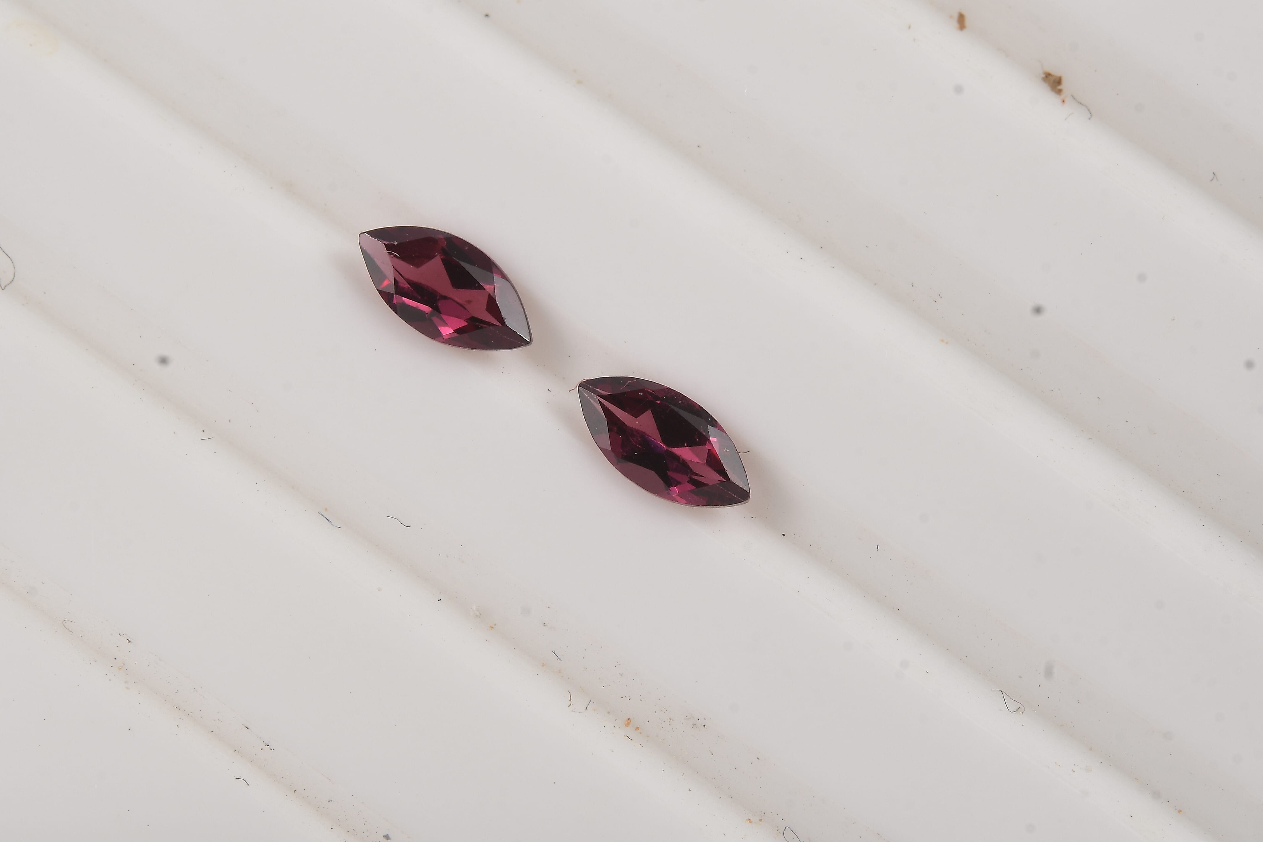 AAA Orissa Rhodolite Garnet (Mrq 5x2.5 mm) 0.35 ctw Loose Gemstone