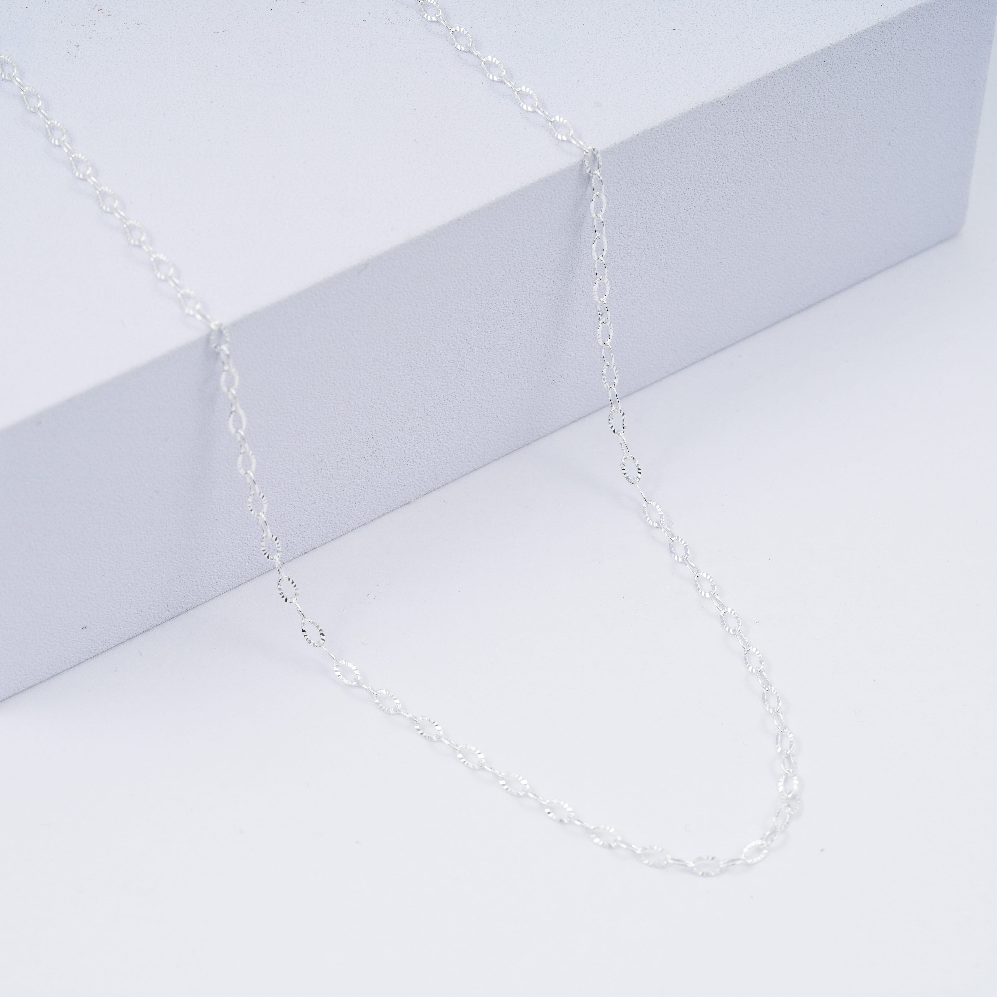 Italian Oval Drop Diamond-cut Chain Necklace in Sterling Silver 2.30 Grams (24 Inches)