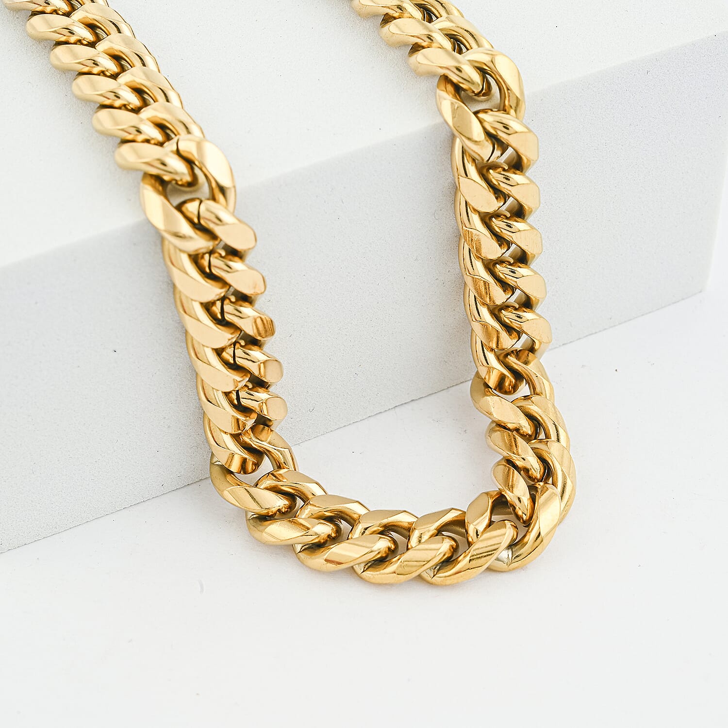 Chain Necklace in ION Plated YG Stainless Steel 24 Inches