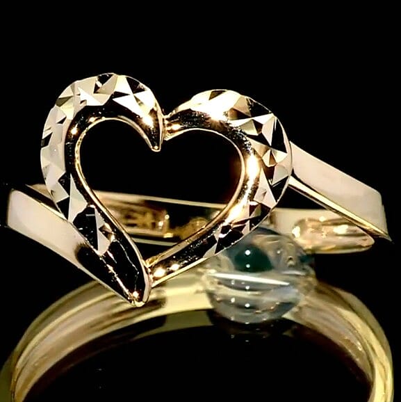 Diamond Cut Heart Ring in 10K Yellow Gold 1.50 Grams