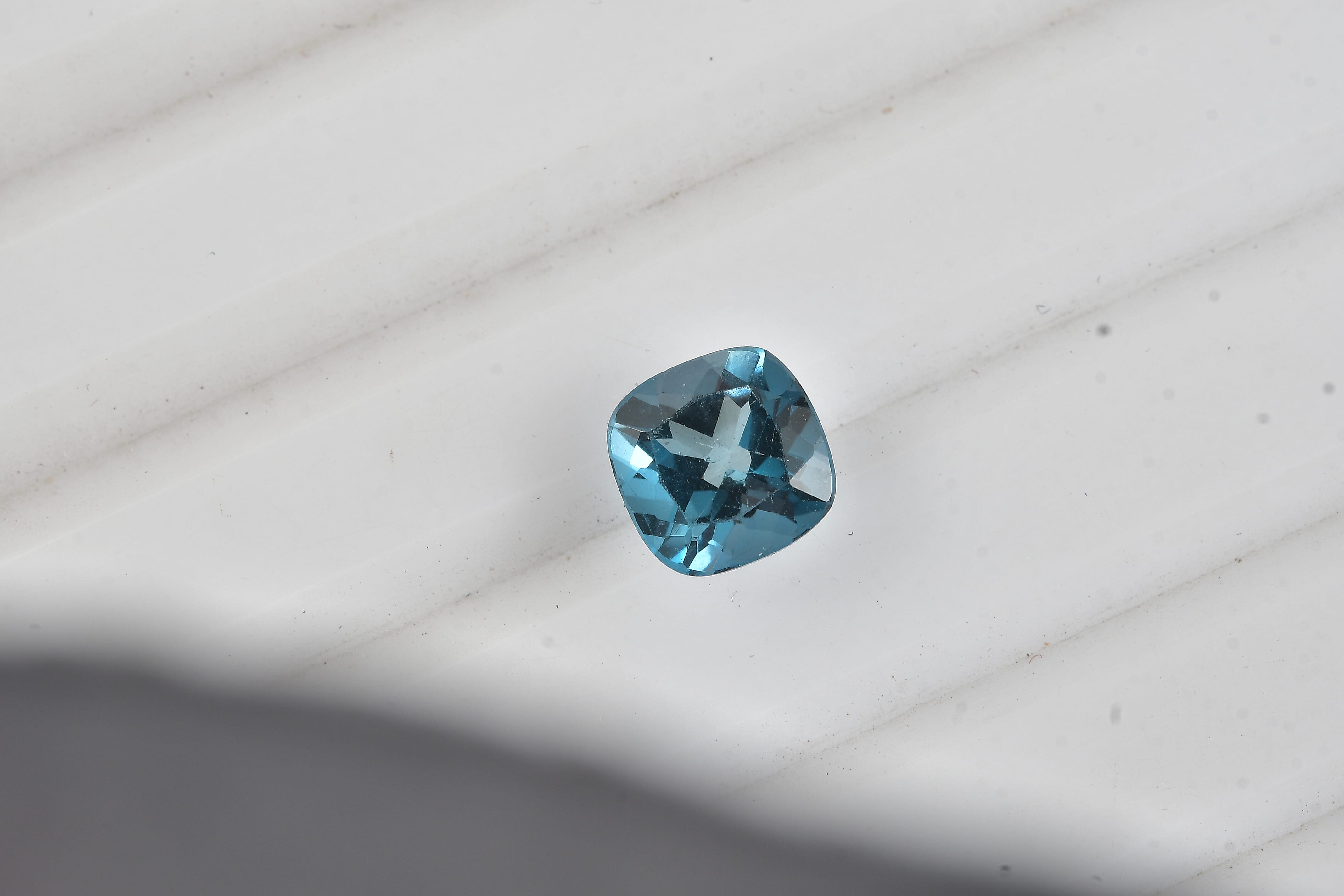 London Blue Topaz (Cush 6x6 mm) 1.06 ctw