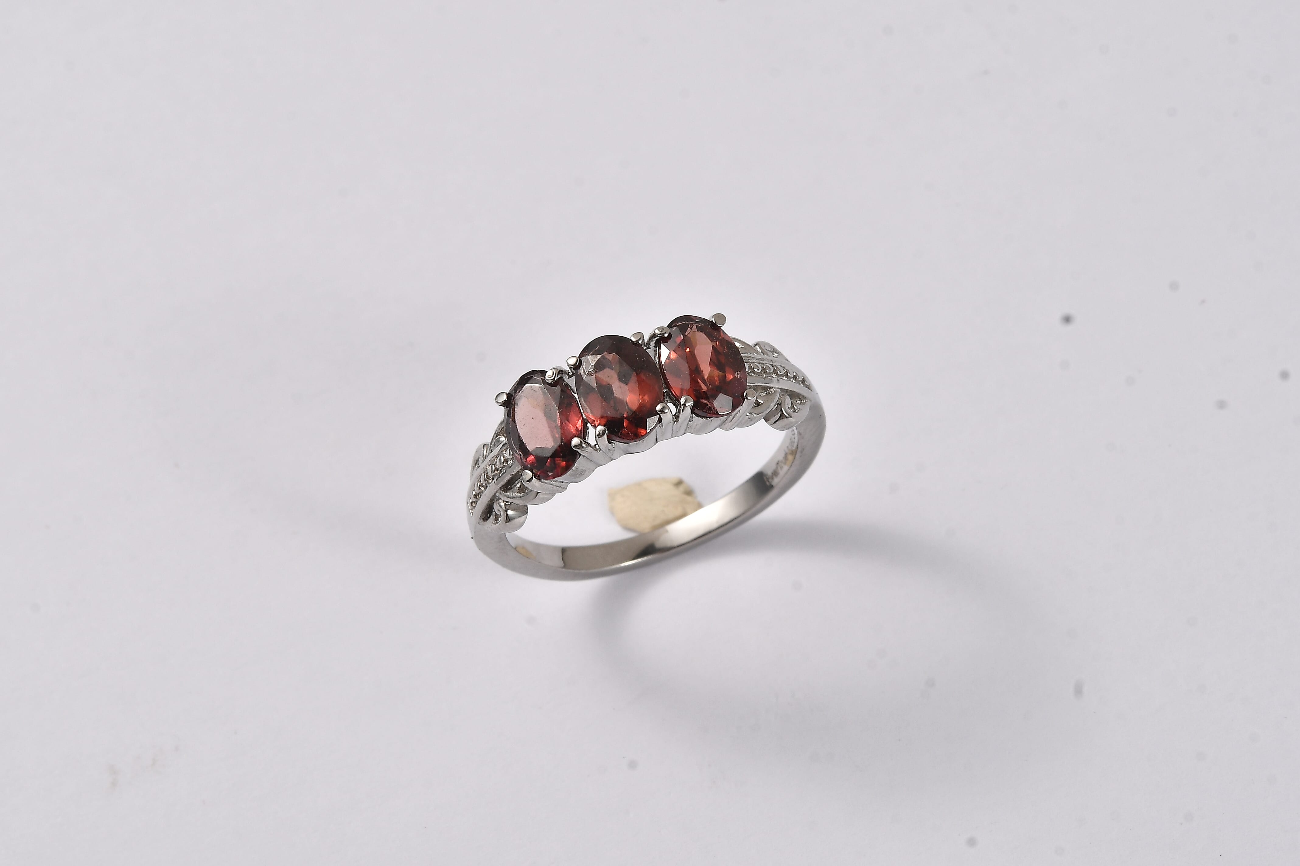 EverTrue Orissa Rose Garnet 2.90 ctw Trilogy Ring in Stainless Steel (Size 10.0)